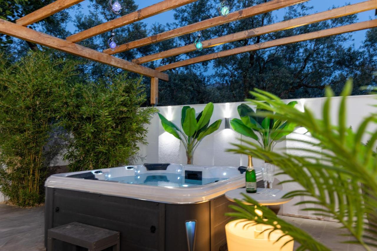 Jacuzzi Deluxe Villa Skala Sotiros Dış mekan fotoğraf
