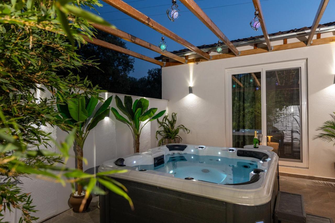 Jacuzzi Deluxe Villa Skala Sotiros Dış mekan fotoğraf